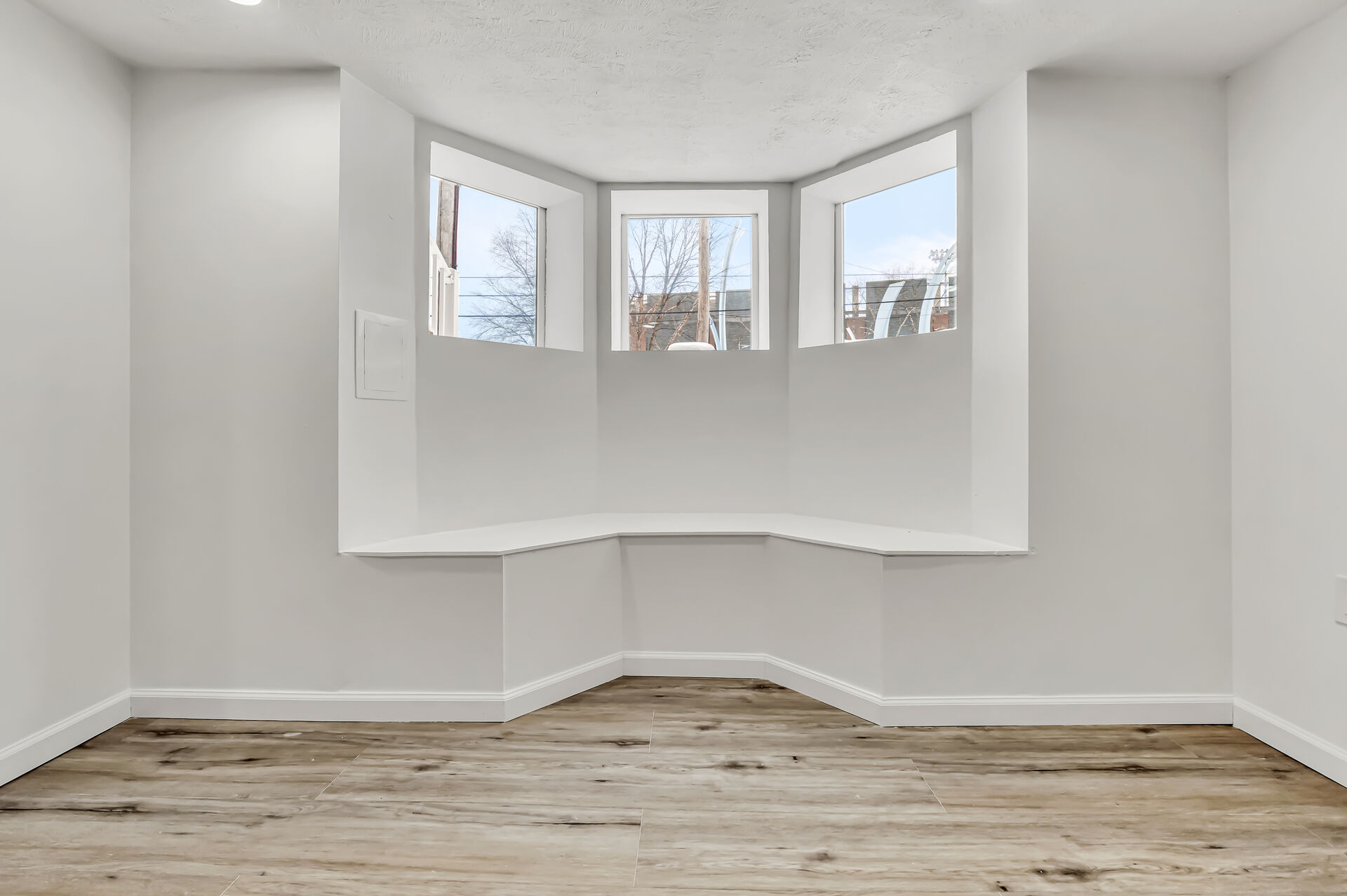 Windows and addtional seating area in basement